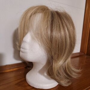 Soft Layered Light Blonde Synthetic Wig with Side-Swept Bangs